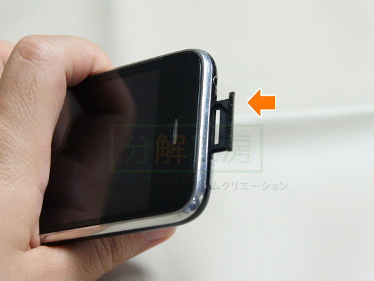 iPhone3G/3GS����1��d����؂�SIM�J�[�h�𔲂�
