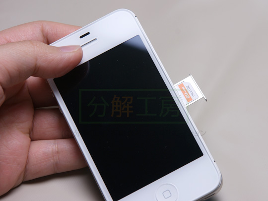 iPhone4S分解1主電源を切りSIMカードを抜く